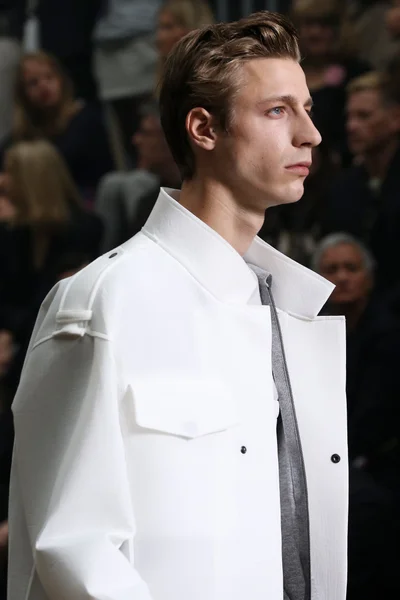 Look 60